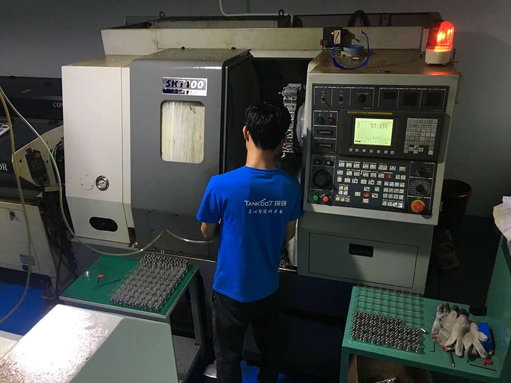 TANK007探客工廠---CNC數(shù)控設(shè)備操作場(chǎng)景